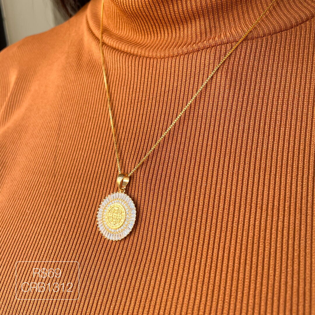 Colar de São Bento Cravejado c/ Navetes Cristal Dourado